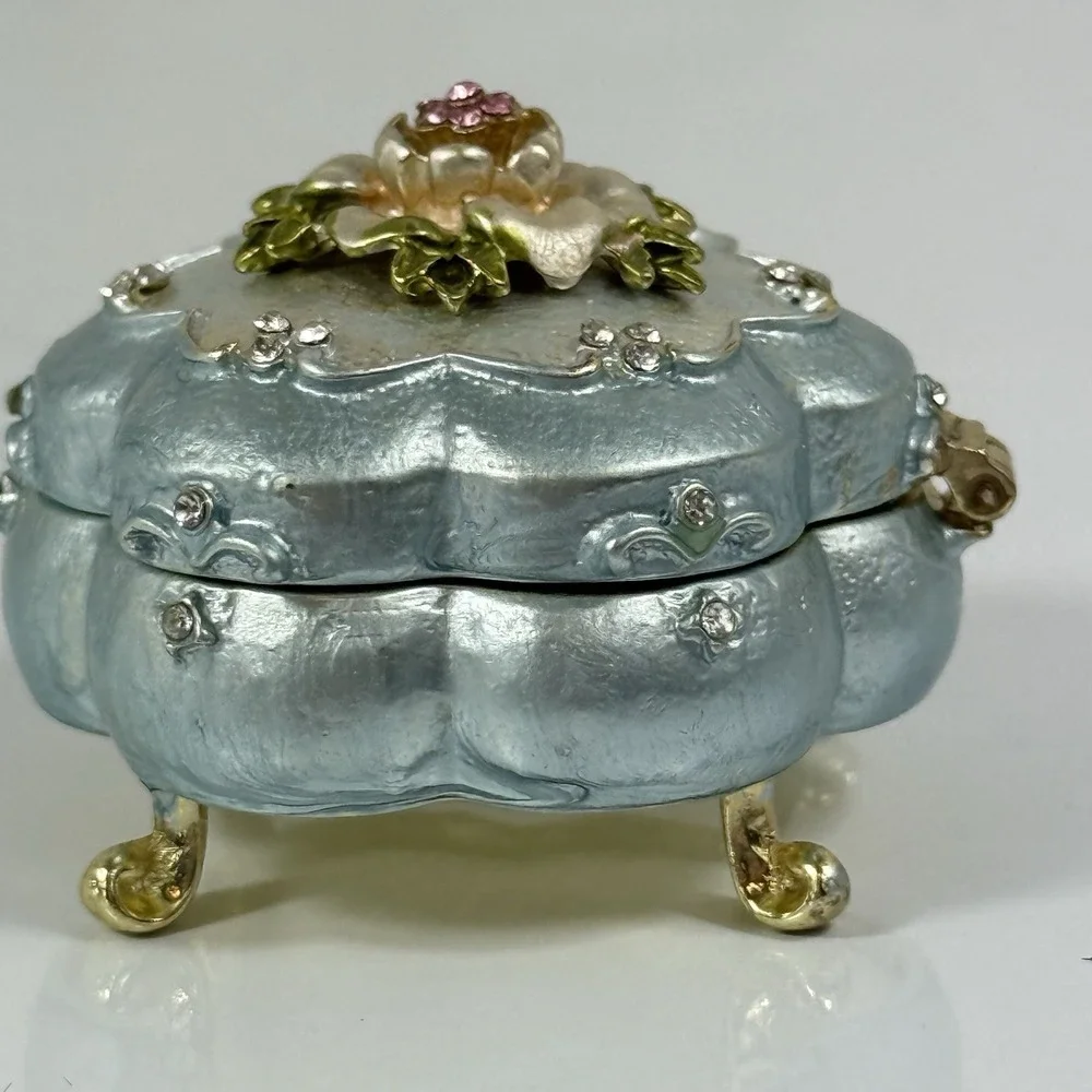 Ornate Victorian Blue Pearl Flower Jewelry Trinket Box Hinged Magnet Closure